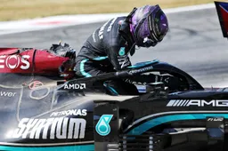 Hamilton oordeelt hard over Verstappen: 'Er is een bekende regel'