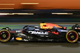 Verstappen valt terug na dramatische start in sprintrace Qatar