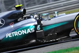 Rosberg maakt het kampioenschap weer spannend