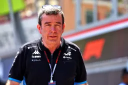 Alpine team boss fuels rumours about search for engine partner