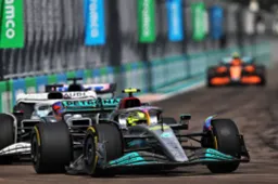 Hamilton houdt zorgen bij Mercedes: "In theorie is de downforce goed'