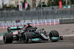 Hamilton thinks black Mercedes no longer necessary: "It was the silver arrows"