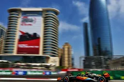 VT1 verloopt niet vlekkeloos: Hamilton remprobleem, Sainz maakt foutje