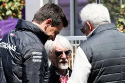 Hamilton kreeg voor overname Liberty Media boze brieven van Ecclestone