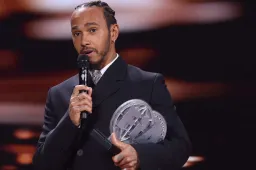 Fã de defende de polêmica envolvendo troféu de Hamilton: "Um mal-entendido"