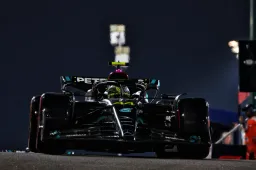 Hamilton en Gasly raken elkaar: schade bij de Brit!