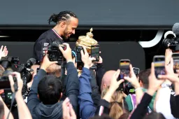 Debate | Hamilton will scratch behind ears over Ferrari switch