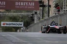 Rowland to start from pole position in second Saudi ePrix