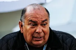 Antonio Pérez manda recado para "jornalistas mentirosos"