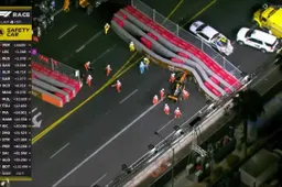 Mega-crash van Norris veroorzaakt vonkenregen en safety car in GP Las Vegas