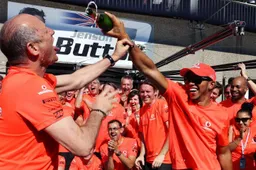 Hamilton bedankt voormalig teambaas: "Zonder hem stond ik hier mogelijk niet"