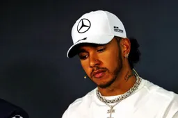 Lewis Hamilton wijst verbeterpunt Mercedes aan: "Dat is dit jaar niet al te best"