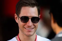 Stoffel Vandoorne kan zijn geluk niet op: "Eerste podium in eerste race!"