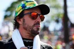 Alonso schlägt Perez in einem spannenden Duell: 'Es fühlte sich an wie dreißig Runden'