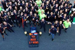 Red Bull wint volledige triple-header en viert zeventiende zege Verstappen