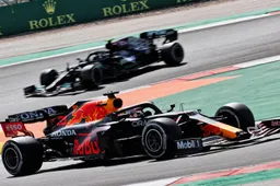 Doornbos analyseert undercut-poging Verstappen: ‘Dit zag hij op zijn stuur’