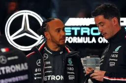 Hamilton domina il venerdì con la P1 nelle FP2, Verstappen 17°