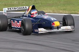 Hoe Red Bull zich opwerkte van kleine sponsor tot grootmacht in de Formule 1