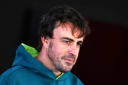 Alonso: 'Een voorrecht dat Newey en Aston Martin aan elkaar gelinkt worden'