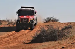 El líder de la clasificación abandona el Dakar tras chocar con un espectador fallecido
