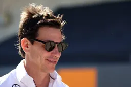 Wolff fala sobre disputas com Ferrari e Pérez: "Estamos focados em vencer"