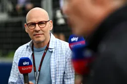 Villeneuve thinks Hamilton should be more like Alonso
