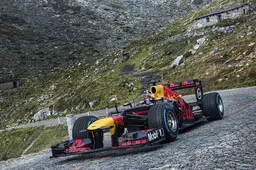 Video: Sebastian Buemi knalt met de Red Bull RB8 over Gotthardpas