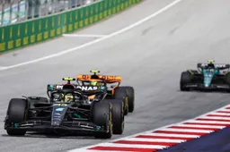 Hamilton loopt al vroeg in GP Oostenrijk aan tegen vijf seconden tijdstraf