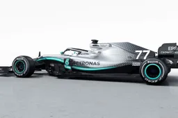 Dit is de Mercedes W10 vanuit alle hoeken