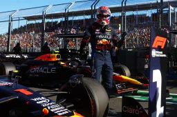 Failure of Verstappen causes cheering fans in stands Melbourne