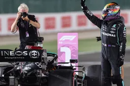 Mercedes: 'Gat tussen Hamilton en Verstappen boven onze verwachtingen'