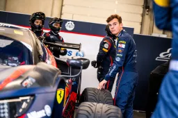Pupil van Verstappen start seizoen met de 24-uur van Dubai