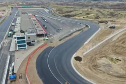 Mega crash in eerste race van het circuit van Zandvoort