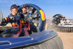 Verstappen en Perez racen tegen Ricciardo en Tsunoda in hovercrafts