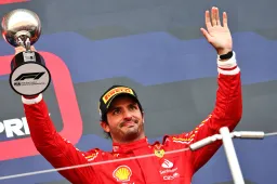 Es Leclerc quien debería dejar Ferrari en 2025, no Sainz