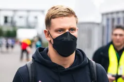 Schumacher hits the wall hard with tricky conditions in Japan