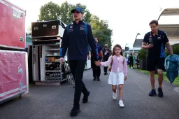 Penelope si mette di nuovo nei guai durante lo streaming di Verstappen