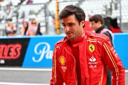 Hakkinen ziet drie opties voor Sainz: 'Zij zouden baat bij hem hebben'