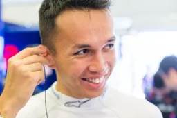 Albon dacht dat hij kon relaxen in de vakantie: "En toen kreeg ik het nieuws"