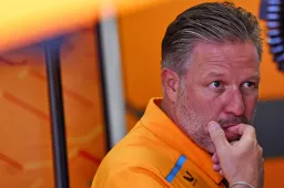 Brown haalt uit naar Red Bull: 'Ze moedigen het gedrag van Verstappen aan'