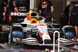 Verstappen en Perez kijken hun ogen uit bij het zien van de nieuwe livery