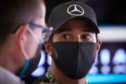 Schumacher: "Hamilton is obviously distracted by side issues"