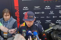 Verstappen wijst naar zichzelf: ''Ik had die natte plek niet gezien''