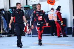 Magnussen moet oppassen: bijna schorsing na crash met Sargeant