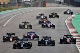 Samenvatting: Hamilton wint knotsgekke Toscaanse GP, Verstappen valt vroeg uit