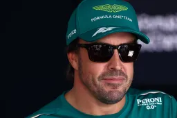 Alonso to Mercedes? 'I am the only world champion who is free'