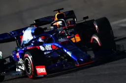 Kvyat over strijd Verstappen en Hamilton: "Behoorlijk dom, compleet onnodig"