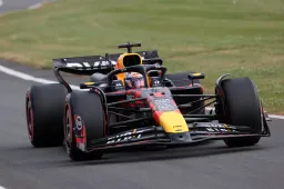 Verstappen ziet voordeel van nieuwe vloer: ‘Maar we moeten updates blijven brengen’