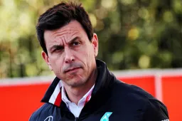 Ook Toto Wolff wil Verstappen met twee auto's aanvallen