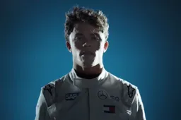 Welkomstgroet van Nyck de Vries bij Mercedes